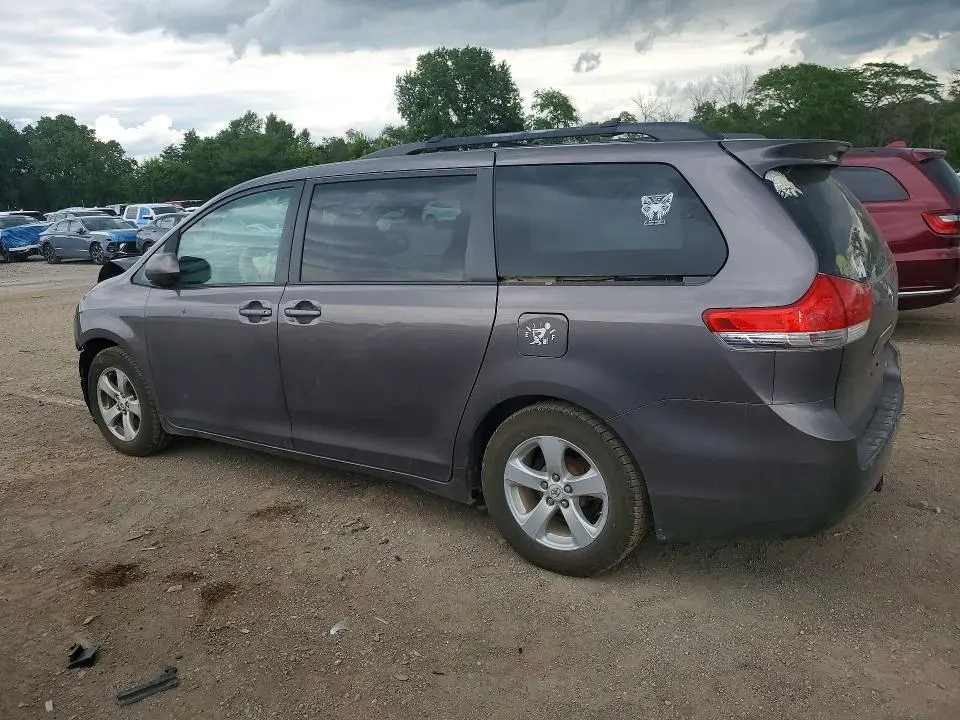 2012 TOYOTA SIENNA LE  