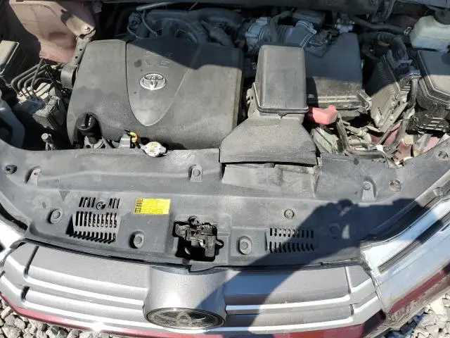 2019 TOYOTA HIGHLANDER SE  