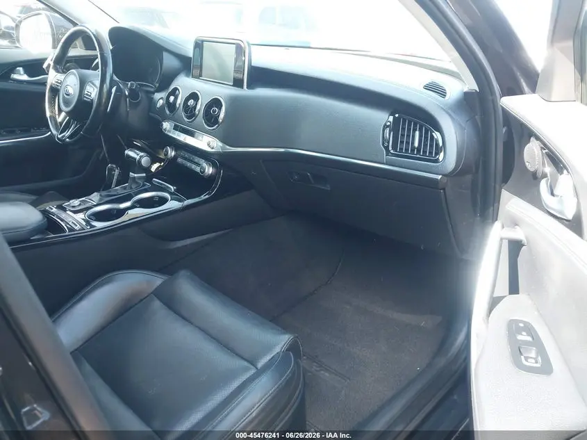 2019 KIA STINGER  