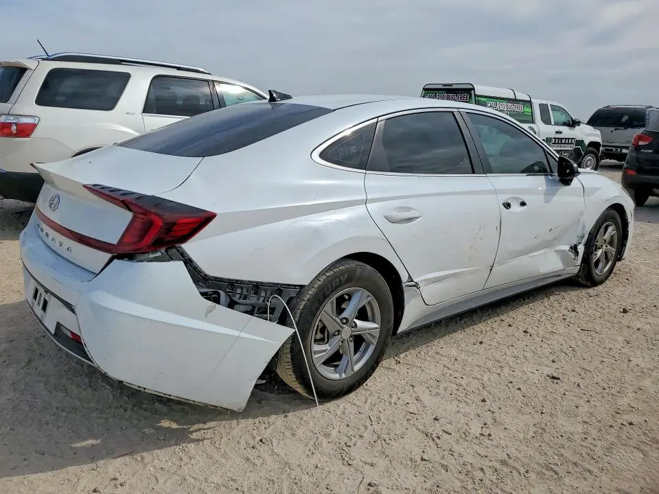 2022 HYUNDAI SONATA SE  