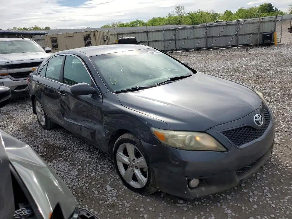 2011 TOYOTA CAMRY SE  