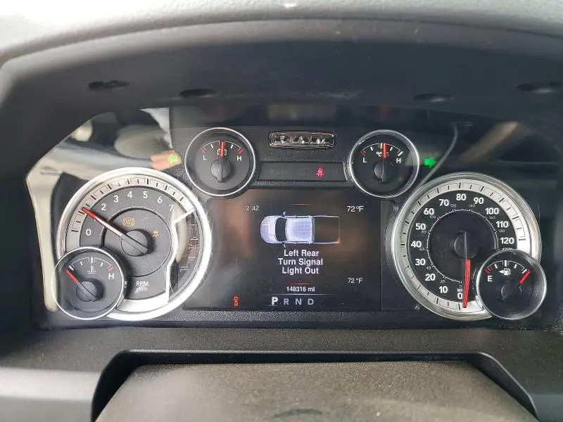 2016 RAM 1500 SLT  