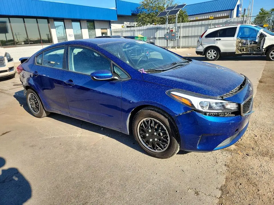 2017 KIA FORTE LX  