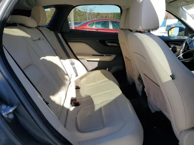 2018 JAGUAR F-PACE PRESTIGE  