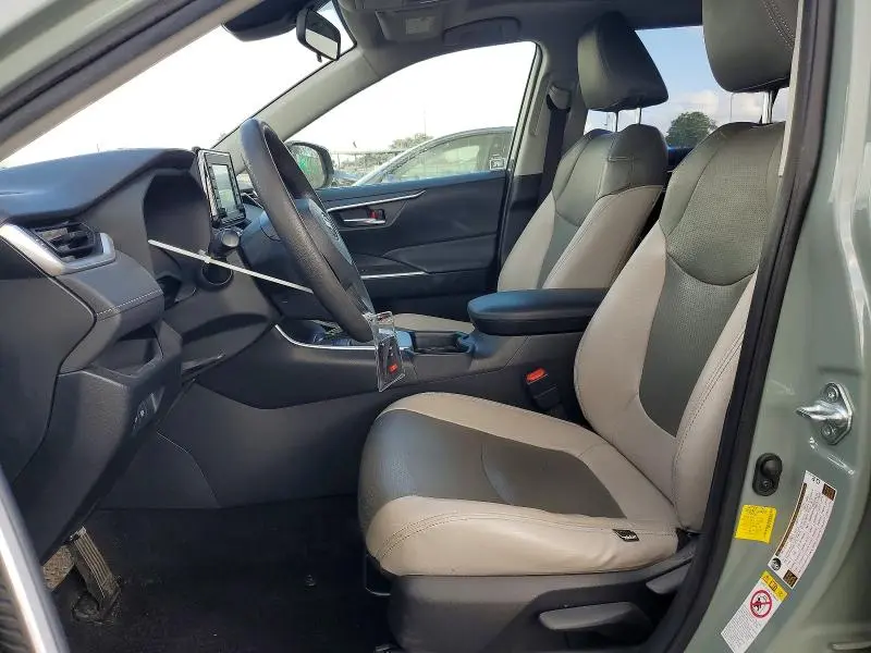 2019 TOYOTA RAV4 XLE  