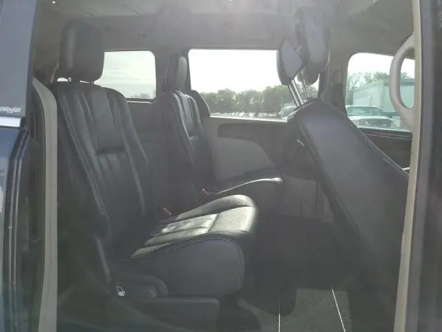 2013 CHRYSLER TOWN & COUNTRY TOURING  