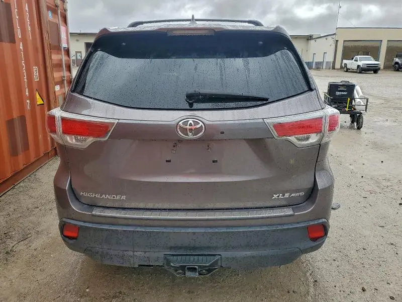 2016 TOYOTA HIGHLANDER XLE  