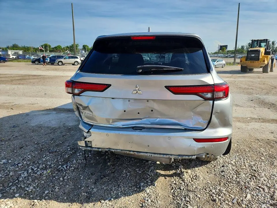 2022 MITSUBISHI OUTLANDER ES  