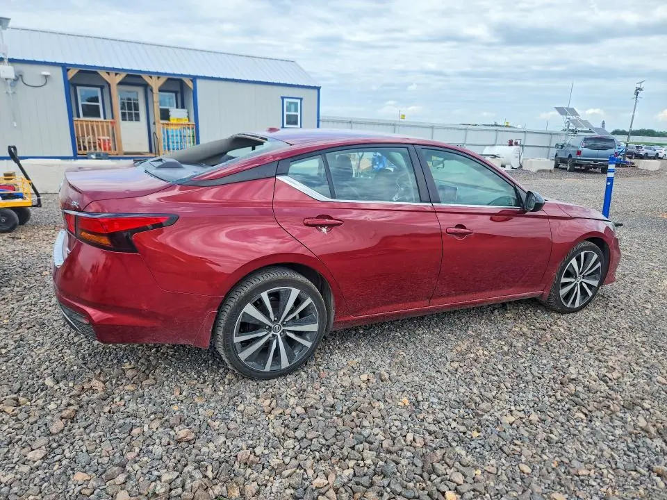 2022 NISSAN ALTIMA SR  