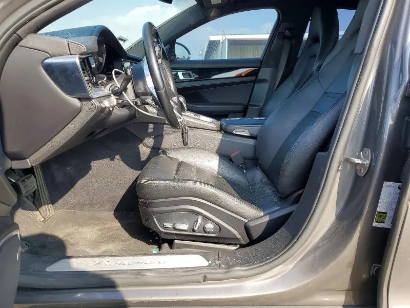2018 PORSCHE PANAMERA 4  