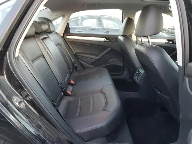 2013 VOLKSWAGEN PASSAT SE  