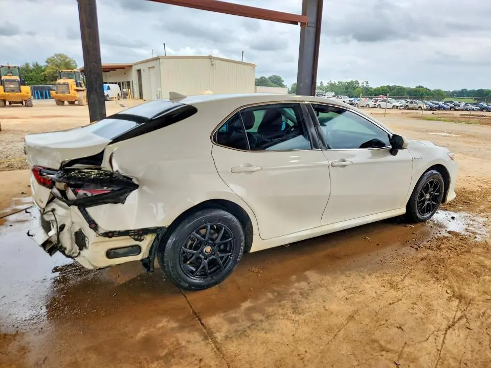 2021 TOYOTA CAMRY LE  