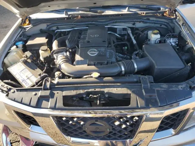 2010 NISSAN FRONTIER CREW CAB SE  