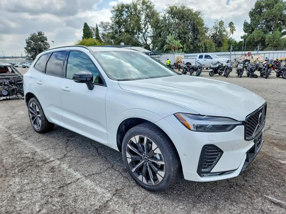 2026 VOLVO XC60 PLUS  
