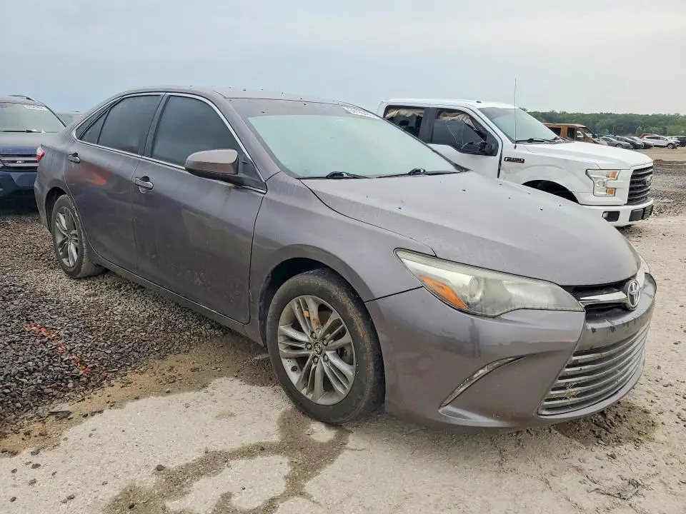 2015 TOYOTA CAMRY SE  