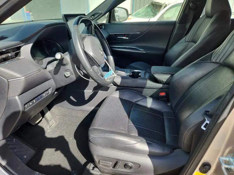 2021 TOYOTA VENZA XLE  