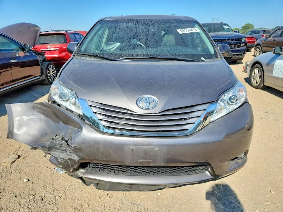 2017 TOYOTA SIENNA XLE 8-PASSENGER  