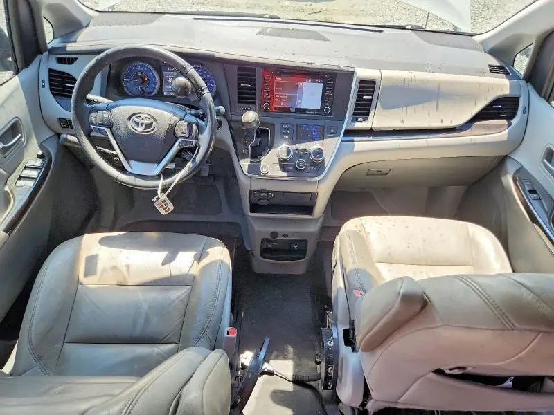 2018 TOYOTA SIENNA   