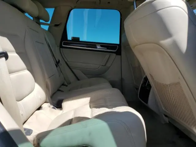 2016 VOLKSWAGEN TOUAREG SPORT  