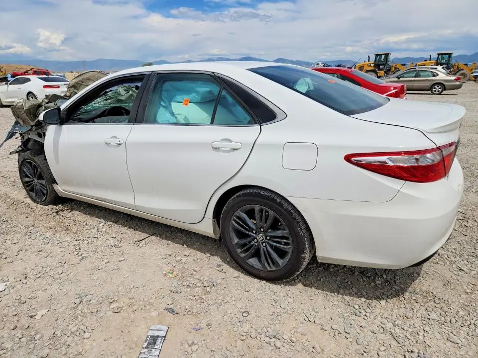 2015 TOYOTA CAMRY SE  