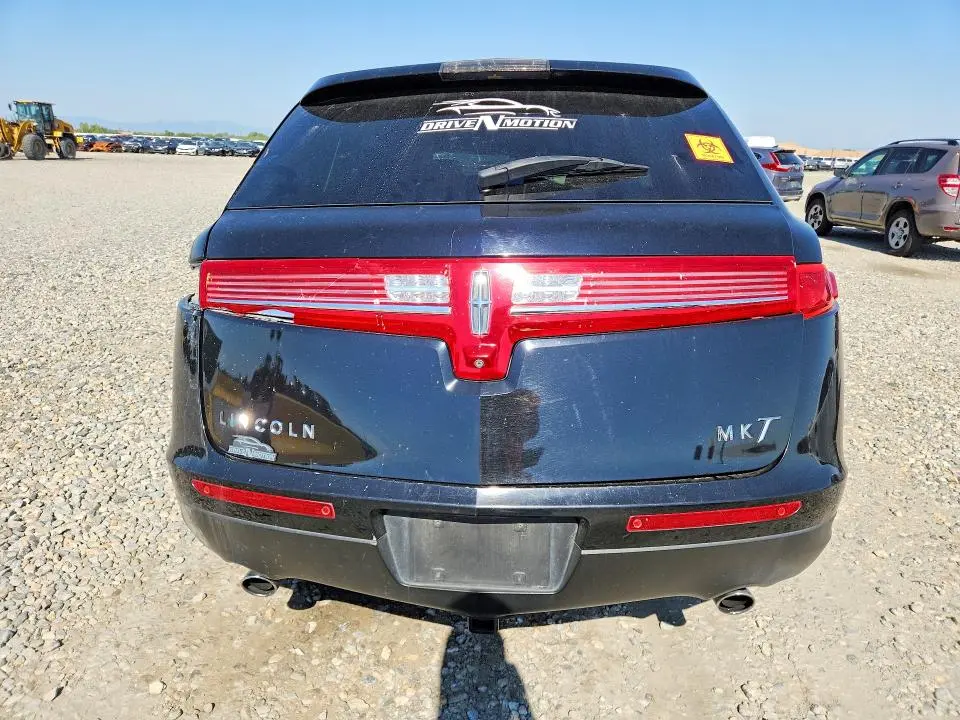 2017 LINCOLN MKT   