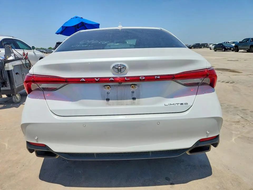 2019 TOYOTA AVALON LIMITED  