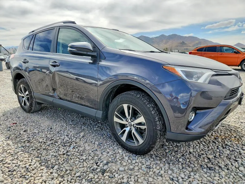 2018 TOYOTA RAV4 XLE  