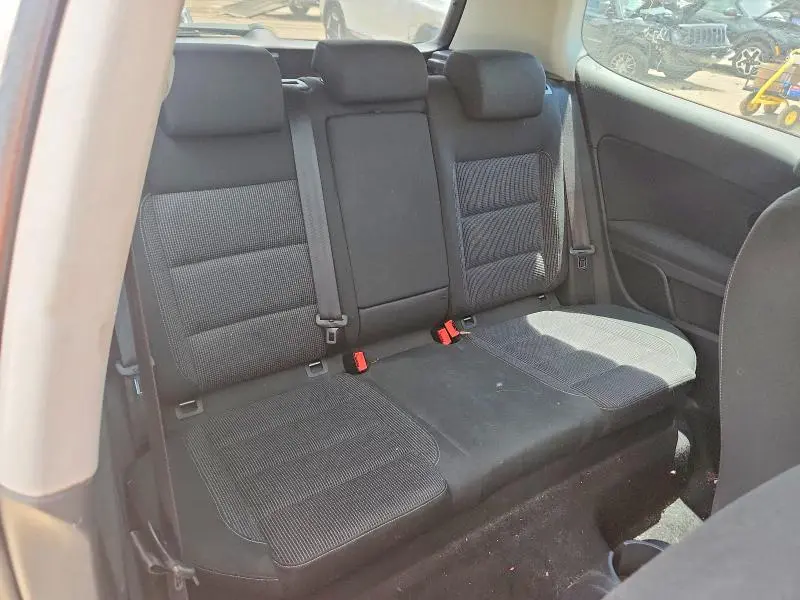 2010 VOLKSWAGEN GOLF   