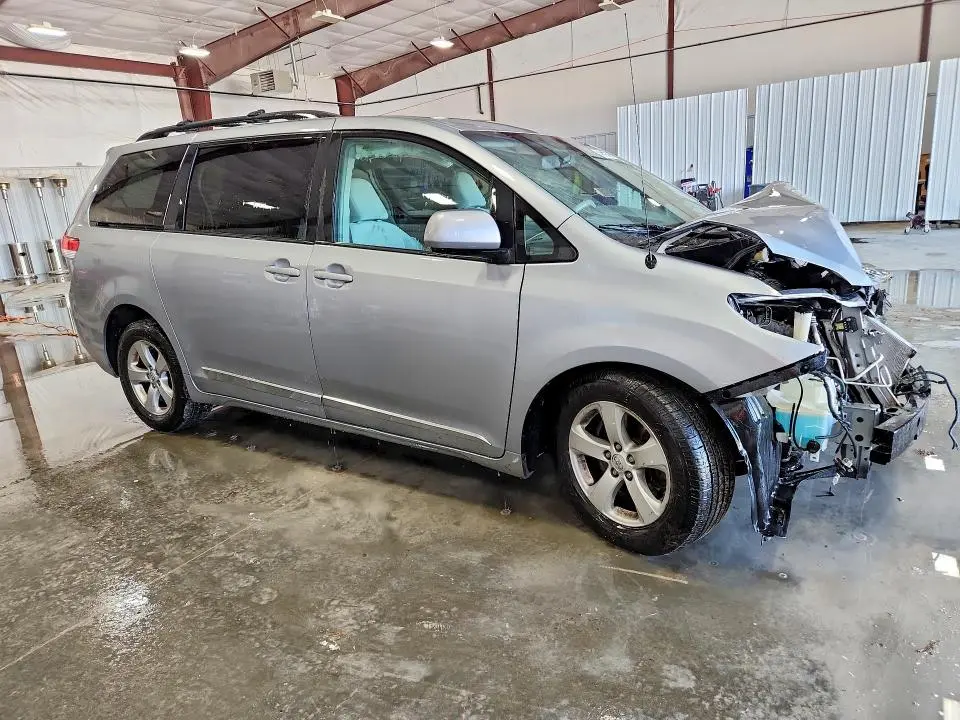2014 TOYOTA SIENNA LE 8-PASSENGER  