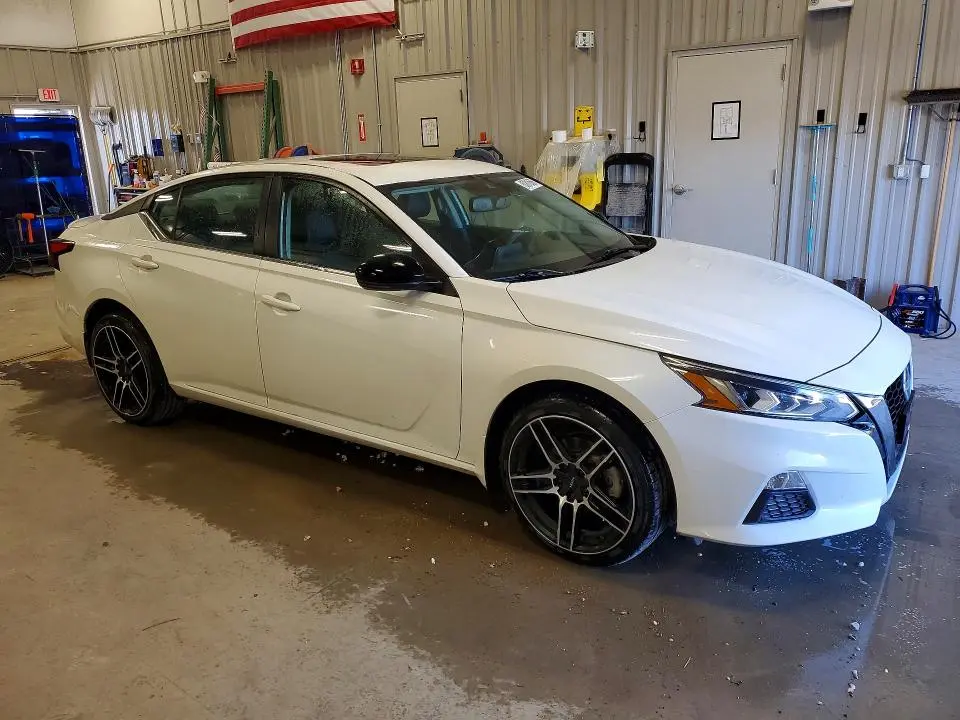2021 NISSAN ALTIMA SR  