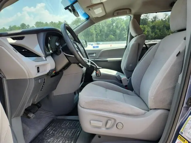 2017 TOYOTA SIENNA LE  