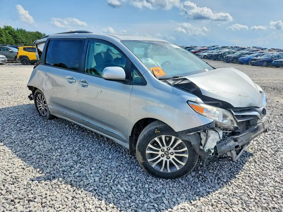 2020 TOYOTA SIENNA XLE PREMIUM 8-PASSENGER  