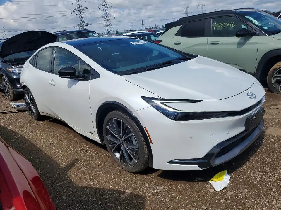 2024 TOYOTA PRIUS XLE  