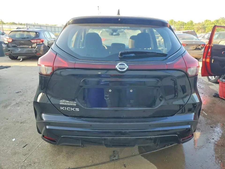 2021 NISSAN KICKS S  