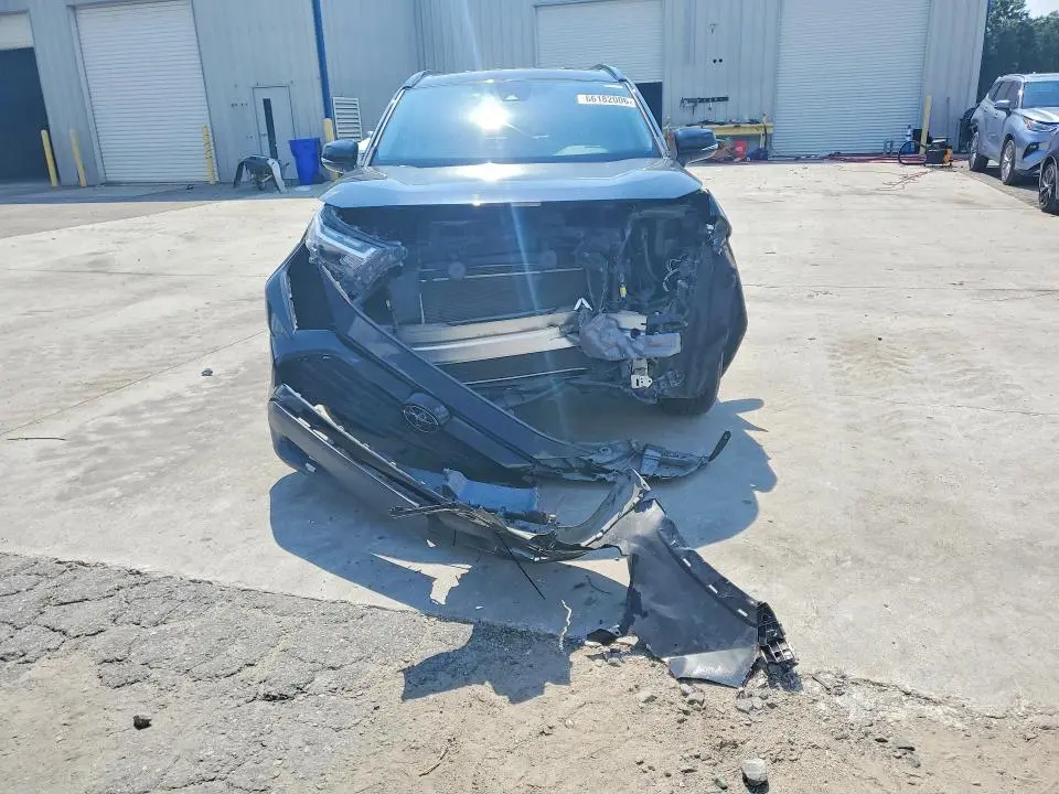 2022 TOYOTA RAV4 XLE  