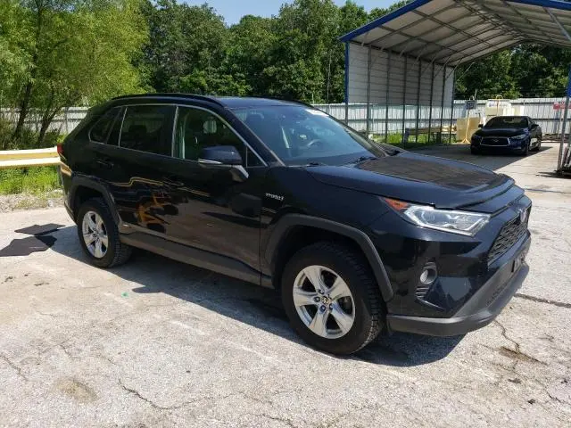 2021 TOYOTA RAV4 XLE  