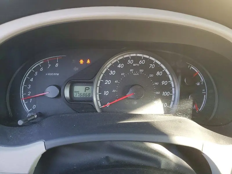 2011 TOYOTA SIENNA LE 8-PASSENGER  