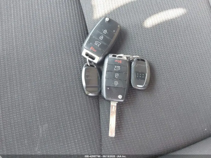 2014 KIA SORENTO LX