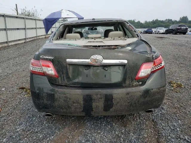 2011 TOYOTA CAMRY SE  