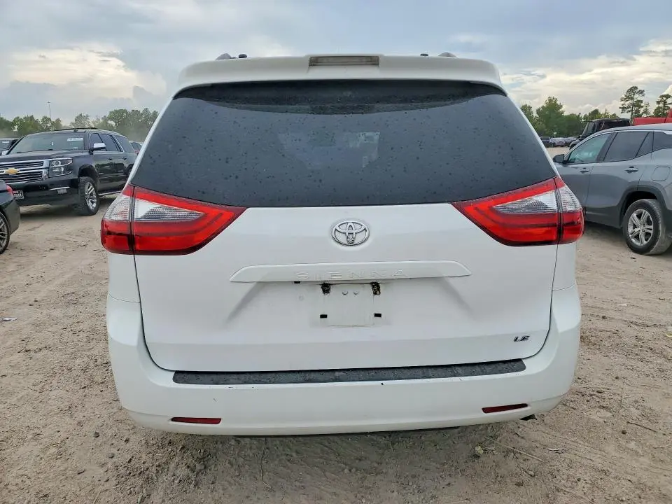 2020 TOYOTA SIENNA LE  