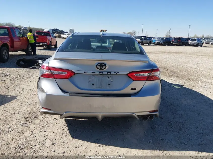 2019 TOYOTA CAMRY SE
