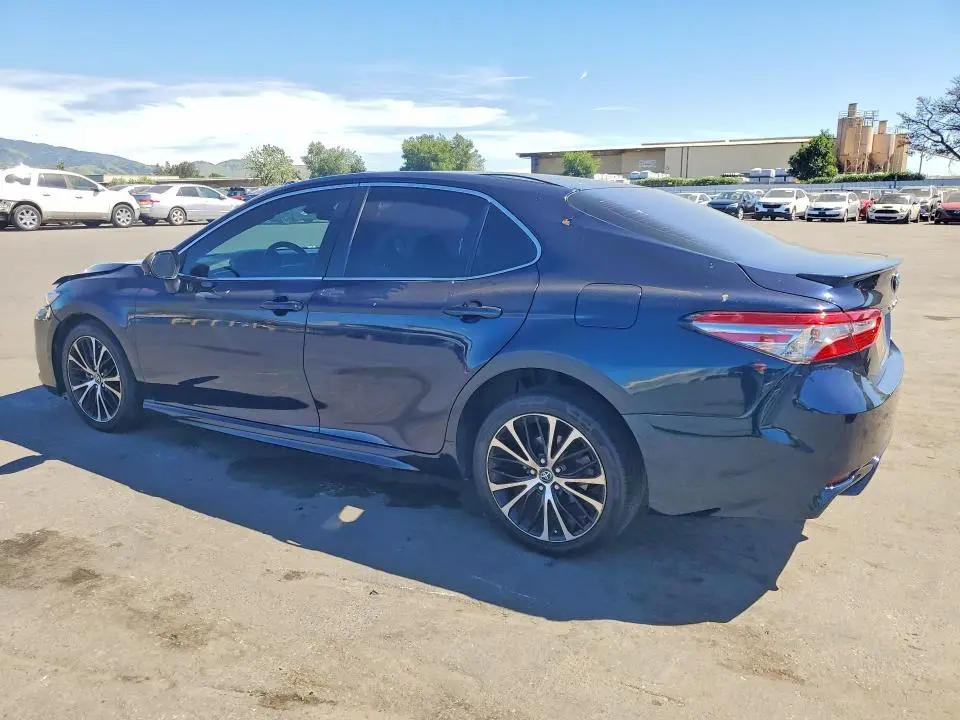 2018 TOYOTA CAMRY SE  