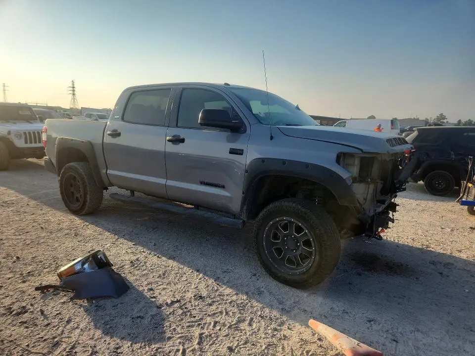 2018 TOYOTA TUNDRA CREWMAX SR5  