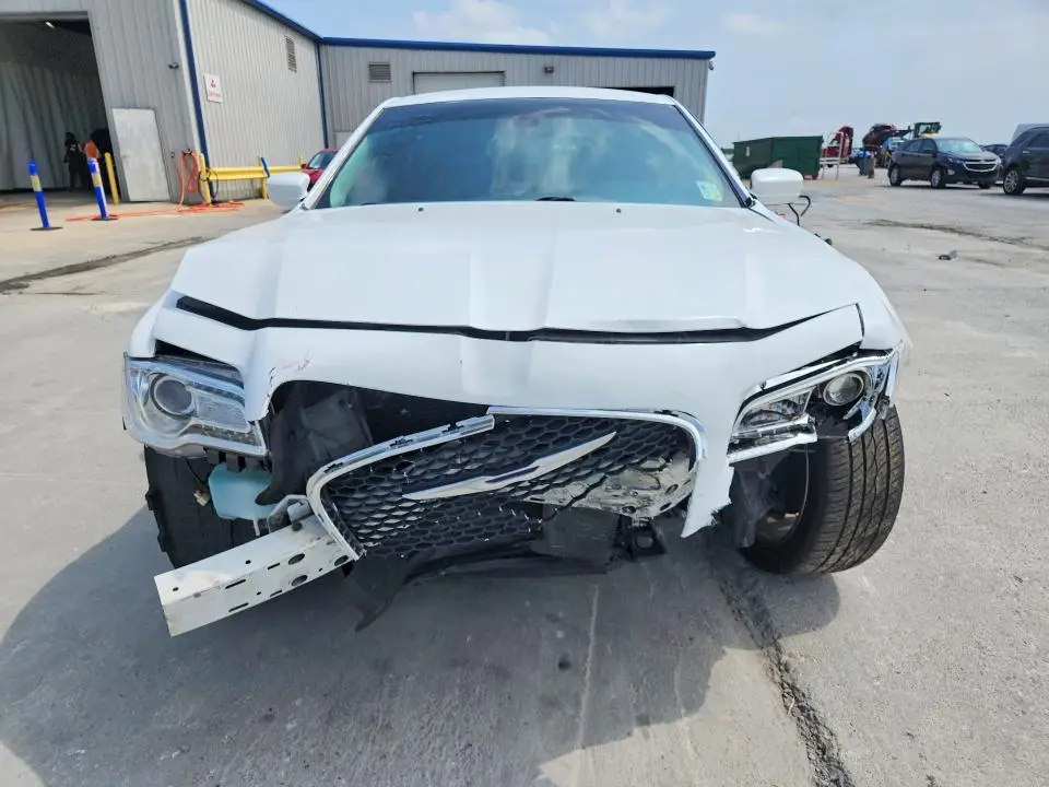 2016 CHRYSLER 300 LIMITED  