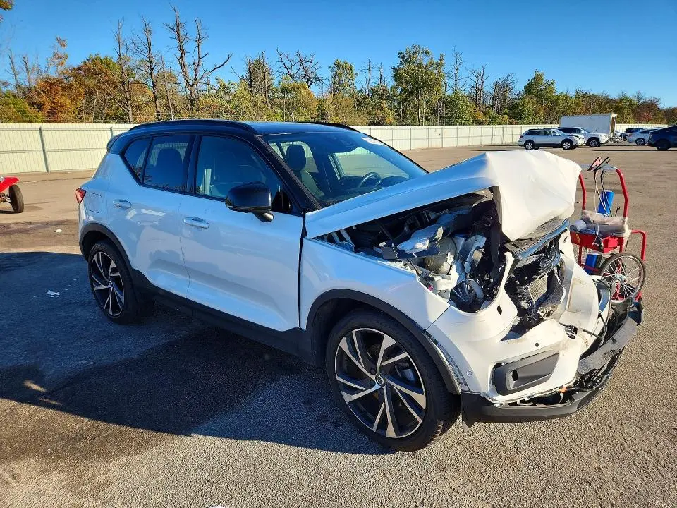 2019 VOLVO XC40 T5 R-DESIGN  