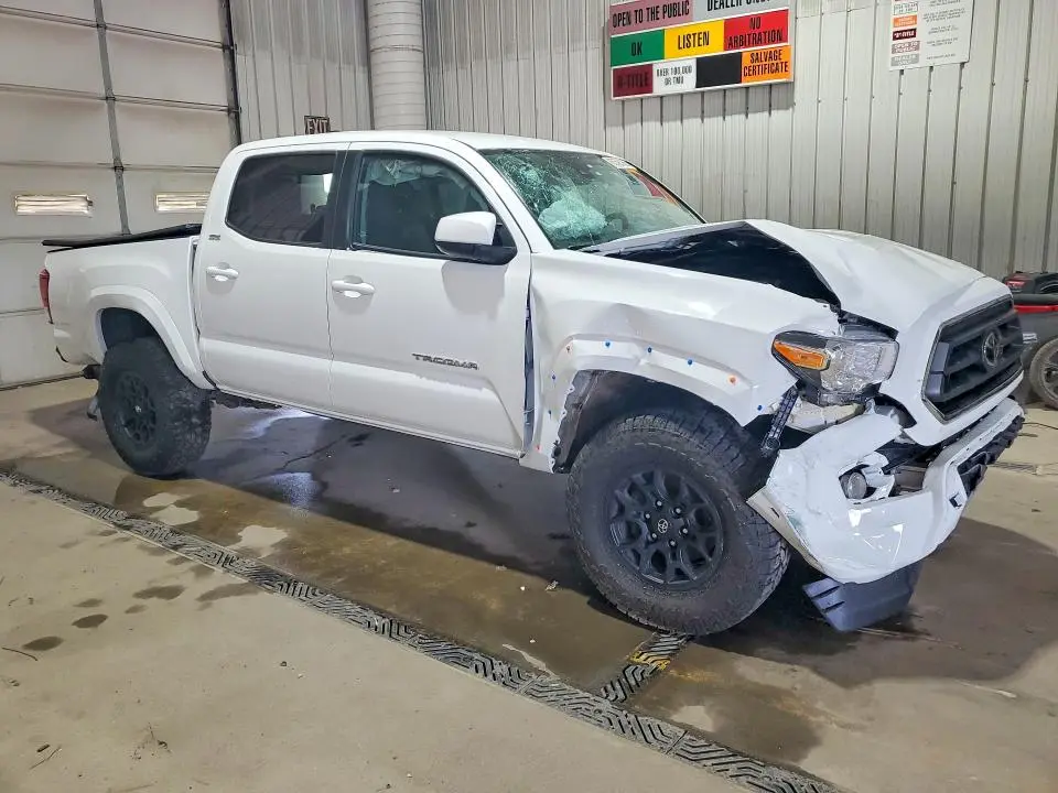 2020 TOYOTA TACOMA SR5 V6  