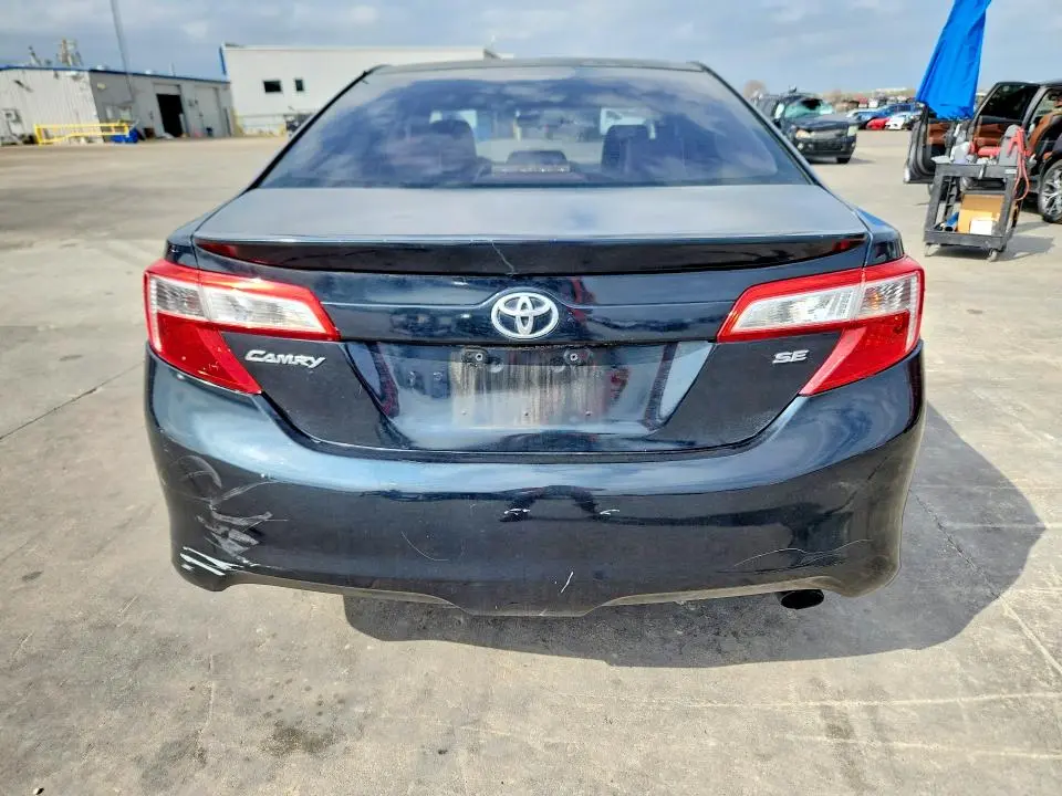 2013 TOYOTA CAMRY SE  