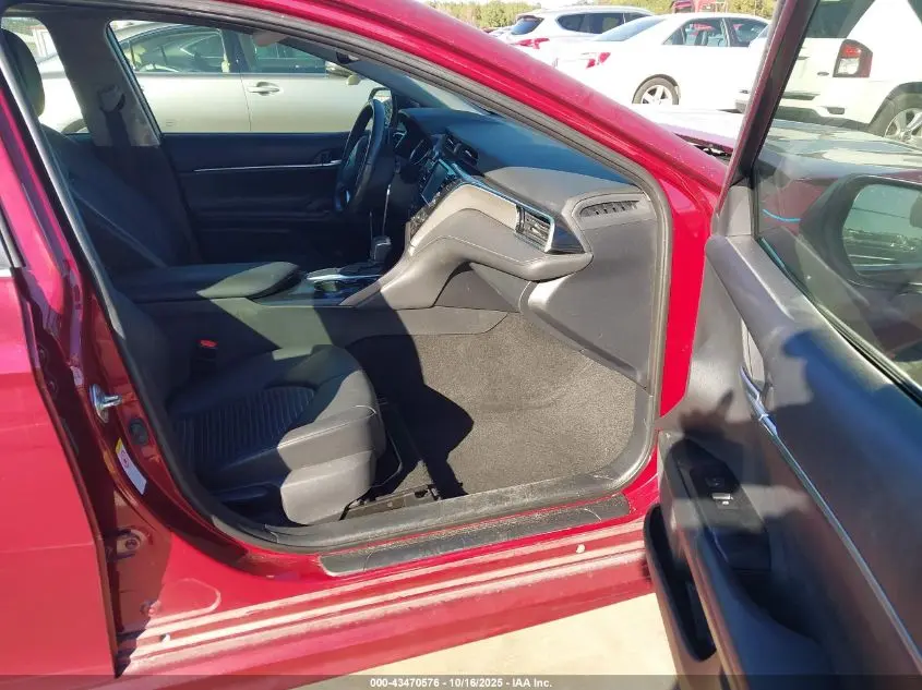 2018 TOYOTA CAMRY SE