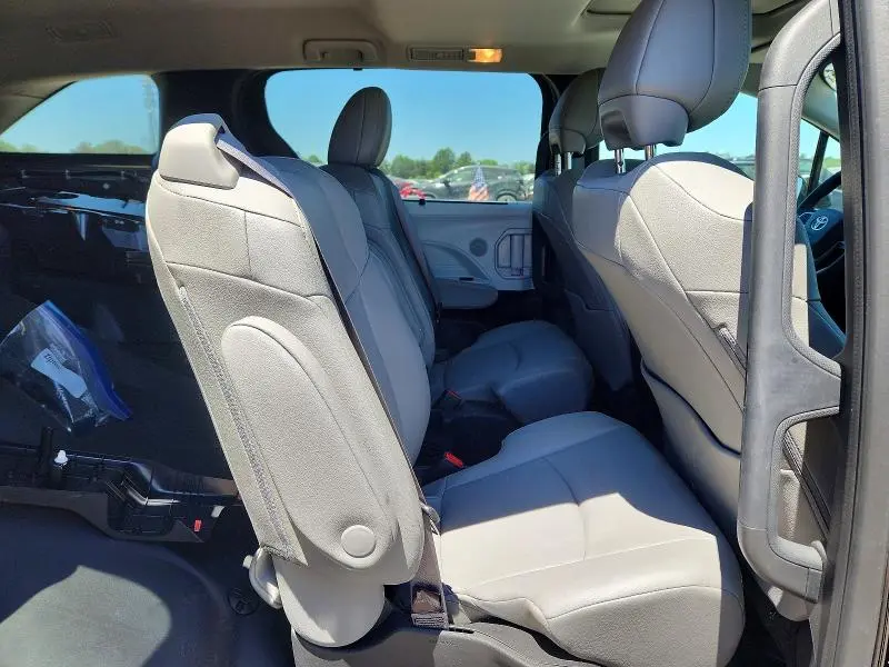 2025 TOYOTA SIENNA XLE 7-PASSENGER  