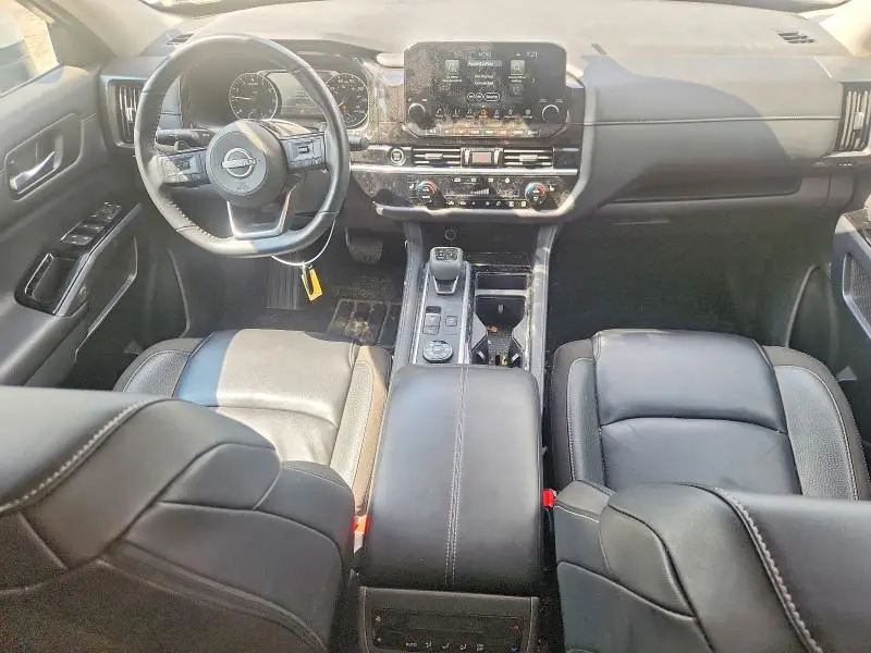2024 NISSAN PATHFINDER SL  